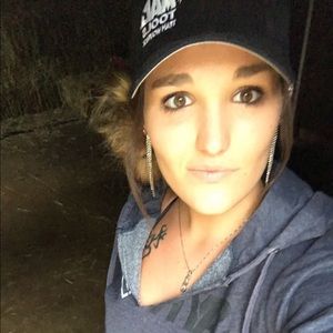 Meet your Posher, Holly